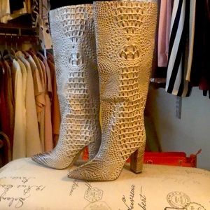 NWOT ladies size 8 tall boots.  Open To All Offers!!!!!